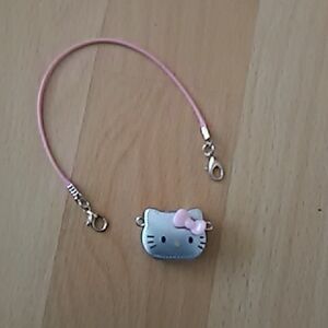 💲2⃣dollar⏩🔛Hello Kitty Silver and Pink Bag Accessory